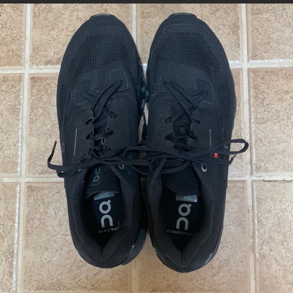 Mens Size 12 On Running. EUC